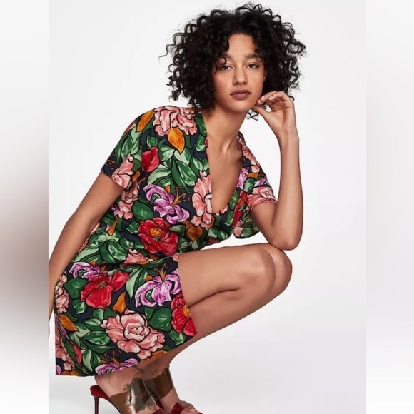 Zara Blogger Favorite Floral Wrap Mini Dress (D2) - Picture 3 of 13